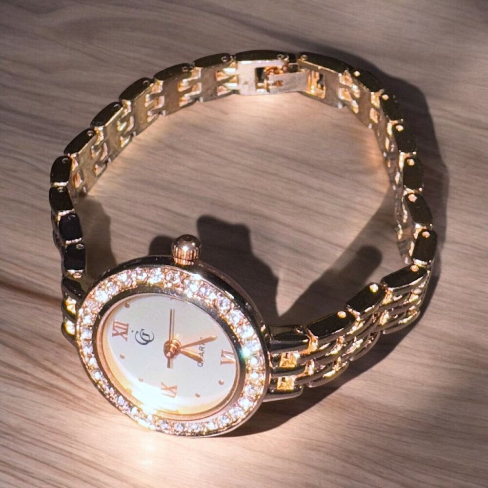 GC Quartz Watch Women Rose Gold Tone Clear Crystal Glass Needs New Battery